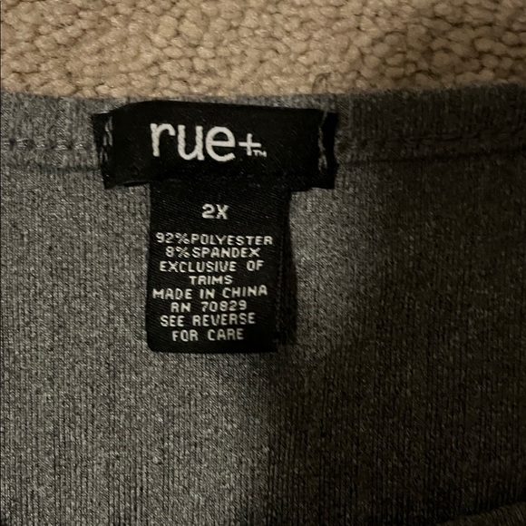 Rue21 Women's Gray and Red Short Sleeve Tees - Picture 2 of 6